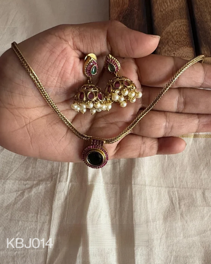 Pendant choker