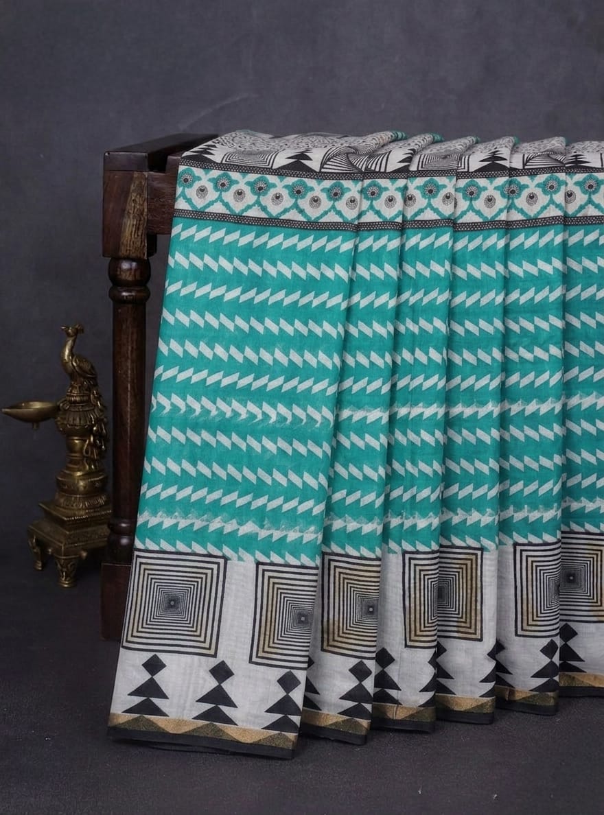 geometric design Dola silk saree perfectly