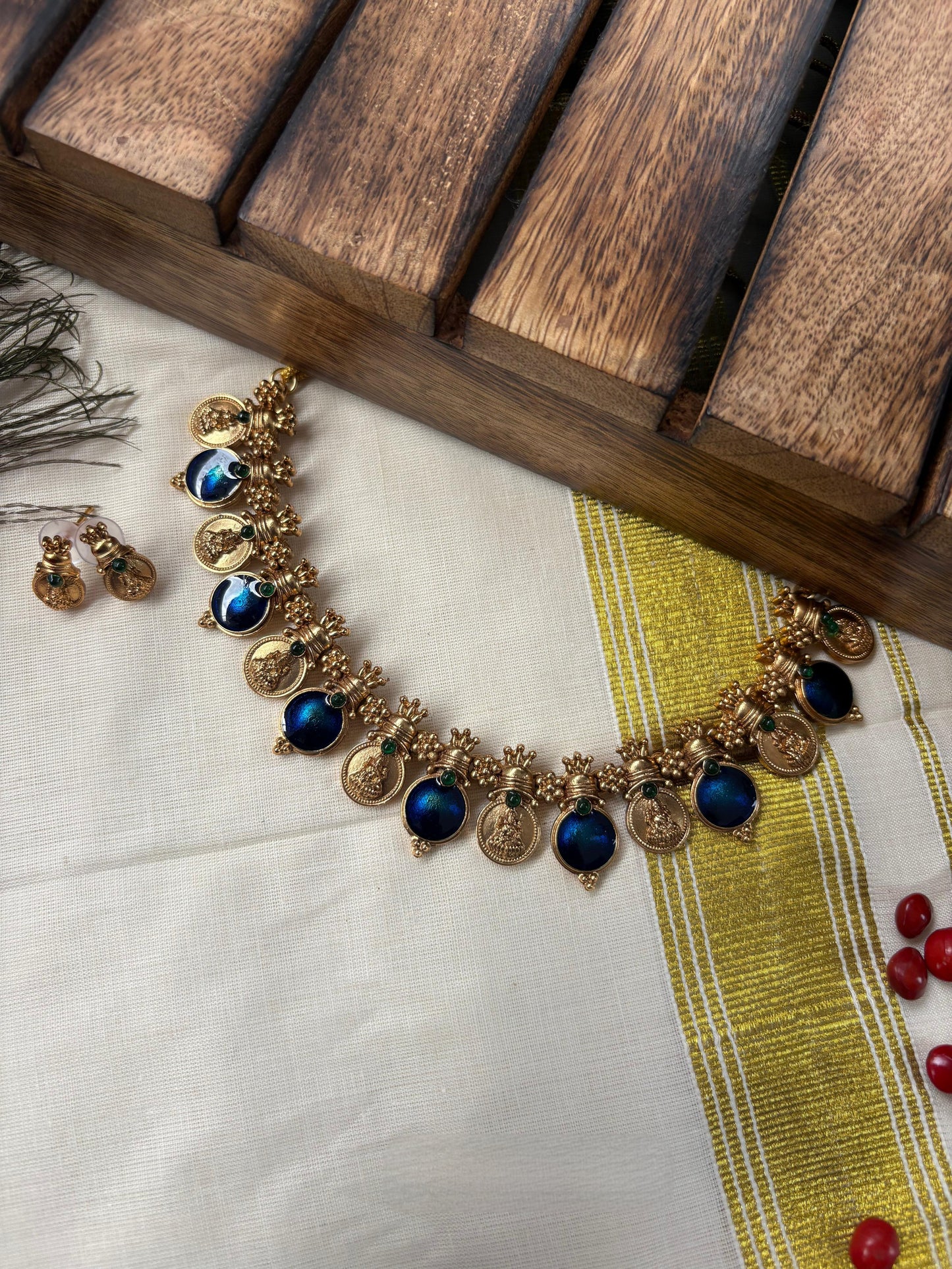 Vedha necklace