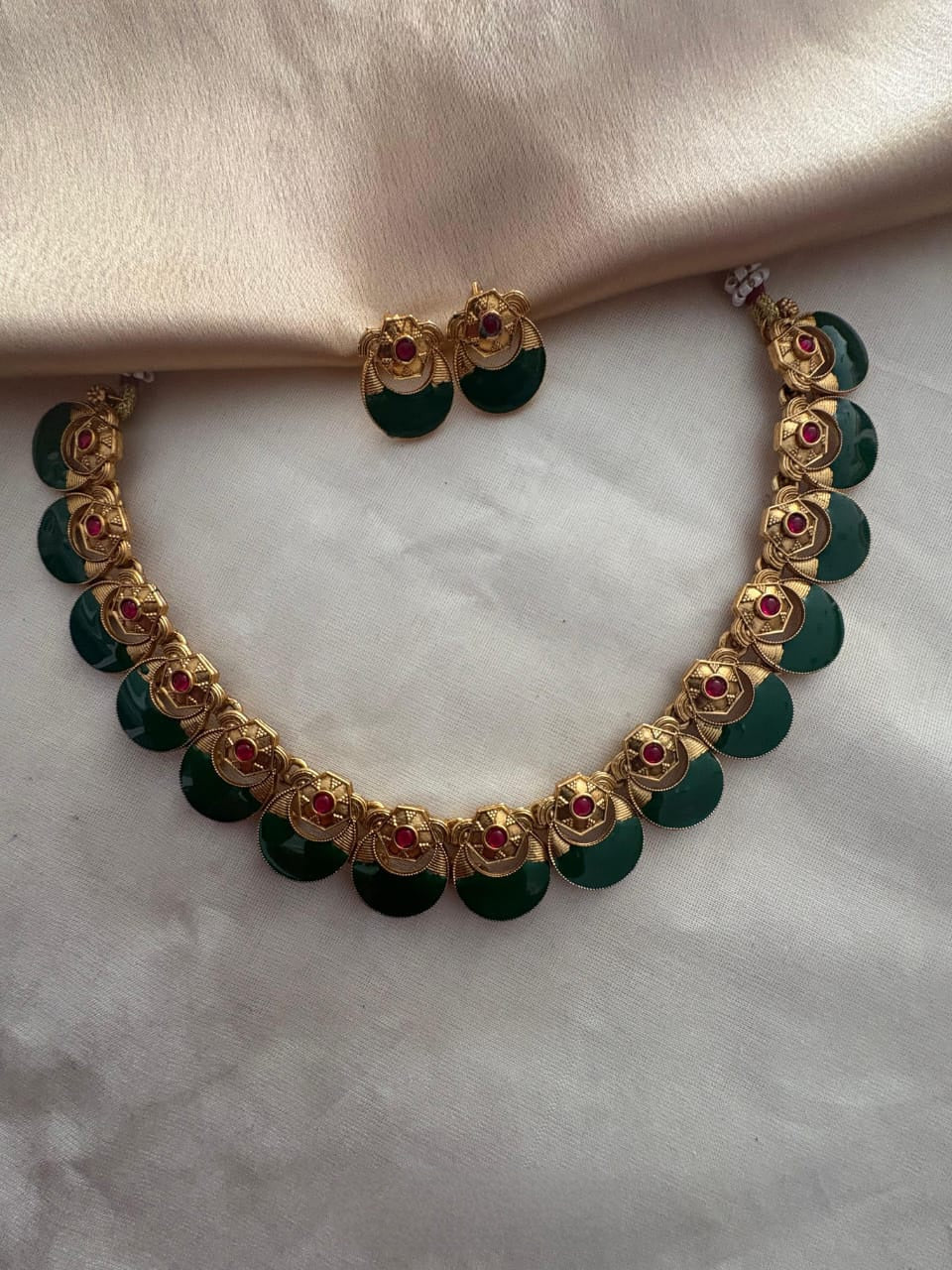 Nikhila necklace